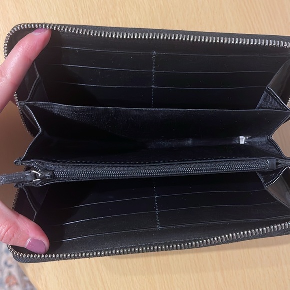 Black zip wallet - Picture 3 of 6
